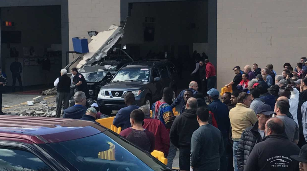 Accidente vehicular en subasta deja tres muertos en Massachusetts