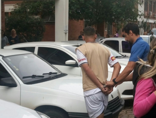 #Video Policía detiene a futbolista en pleno partido - Captura-de-pantalla-2017-05-04-a-las-16.52.37