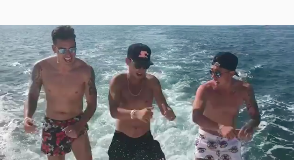 #Viral Jugadores de Cruz Azul bailan reggaetón en yate #Viral Jugadores de Cruz Azul bailan reggaetón en yate