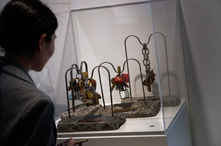 Subastarán en París candados del río Sena - Captura-de-pantalla-2017-05-12-a-las-15.48.33