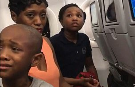 #Video Expulsan a familia de vuelo de JetBlue por un pastel