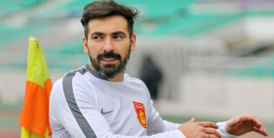 Acusan de racista a Lavezzi por posar con ojos rasgados