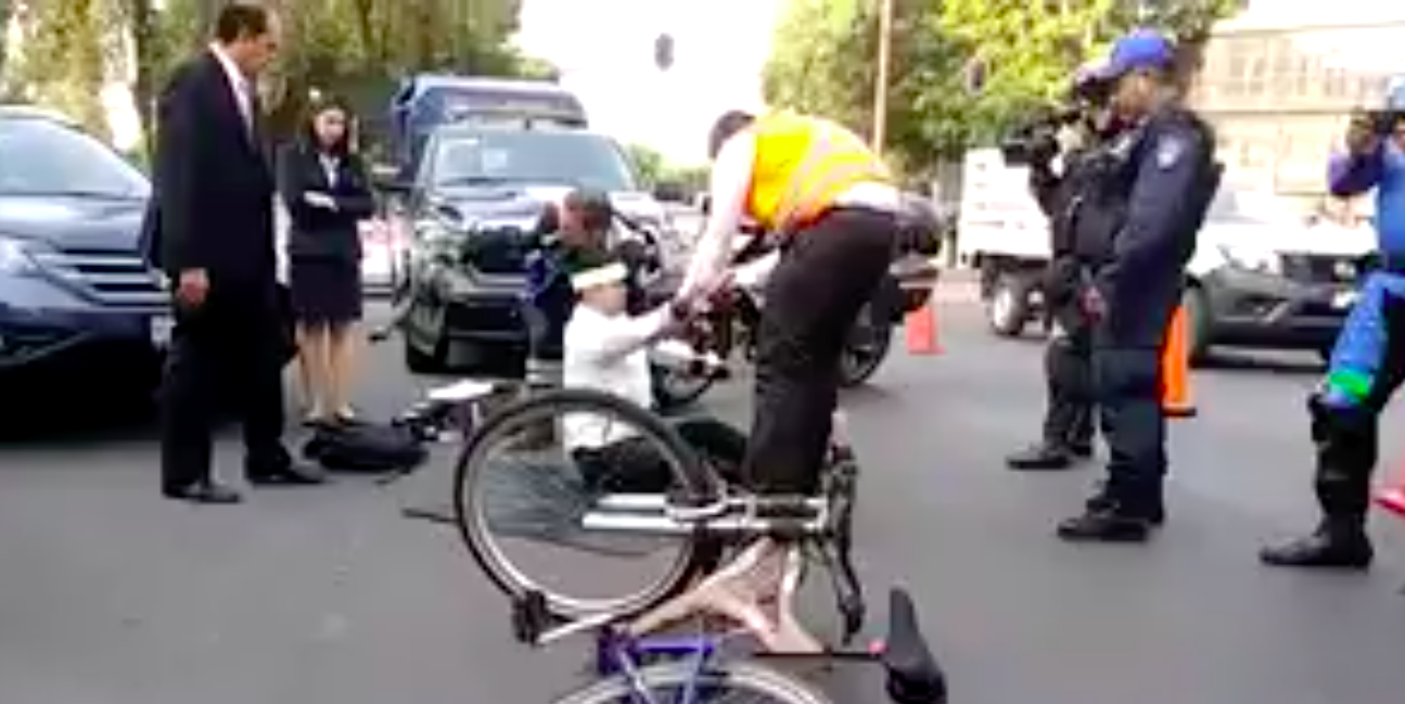 #Video Atropellan a ciclista en la Doctores