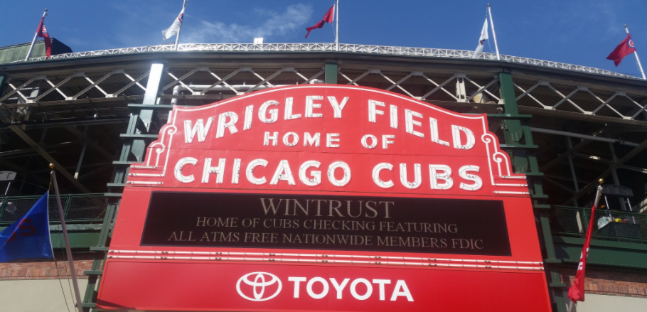 Aficionado muere tras caer en Wrigley Field