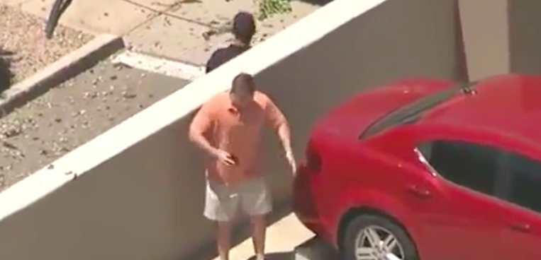 #Viral Se da cuenta que está en televisión y hace el baile del robot