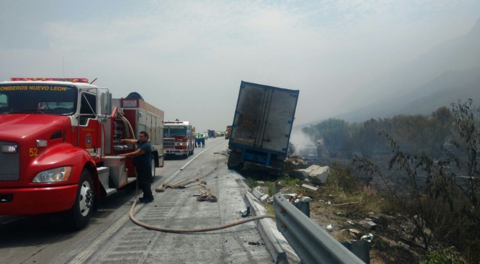 Conductor pierde la vida en choque de tráileres en la Saltillo-Monterrey - Captura-de-pantalla-2017-05-19-a-las-16.01.23