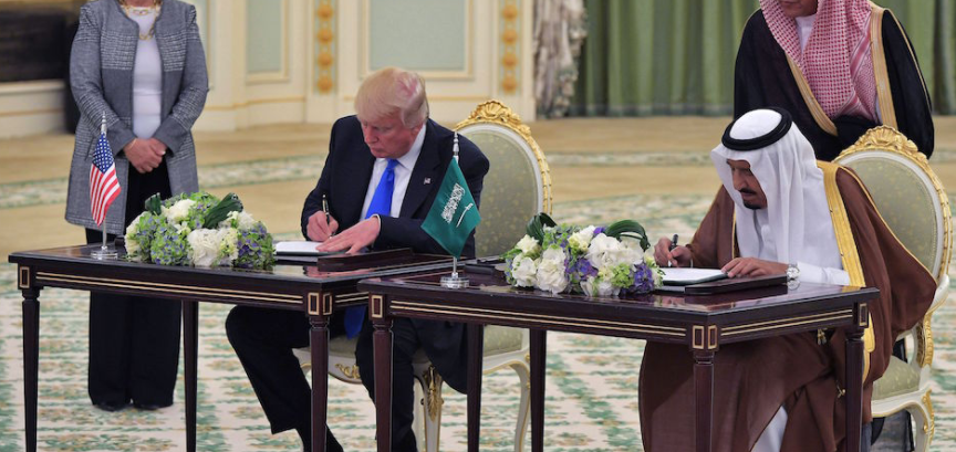 Trump firma multimillonario acuerdo de armas con Arabia Saudita