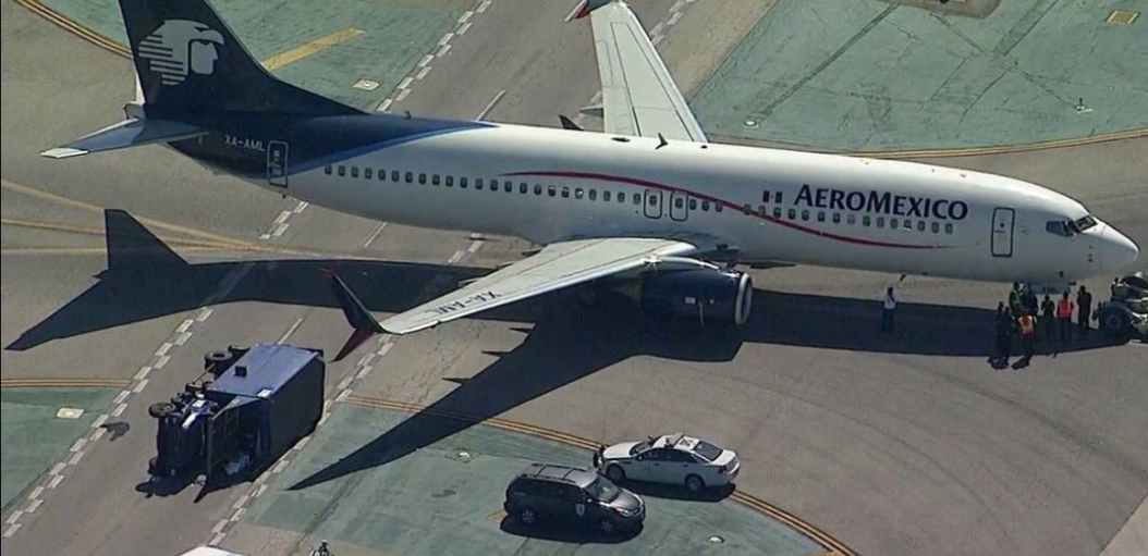 Choque de avión de Aeroméxico con camión deja seis heridos Choque de avión de Aeroméxico con camión deja seis heridos