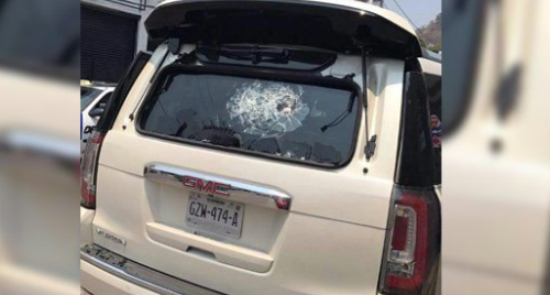 Balean camioneta del rector de la UAGro en Acapulco