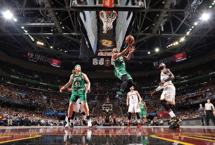 LeBron discute con aficionado tras derrota ante Celtics - Captura-de-pantalla-2017-05-22-a-las-14.17.48