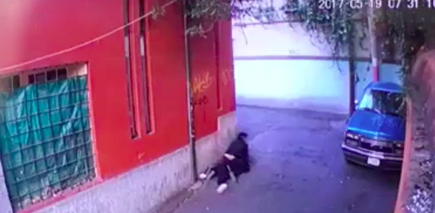 #Video Taxista golpea a adolescente en Tlalpan