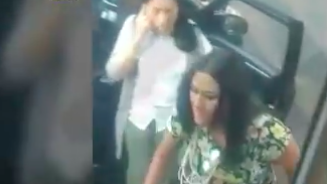 #Video Mujeres golpean autobús de pasajeros