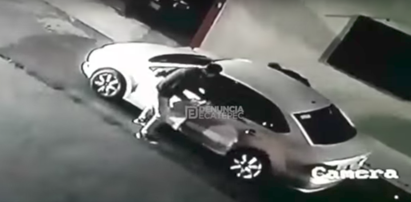 #Videos Ladrones amedrentan y roban vehículo a pareja en Ecatepec