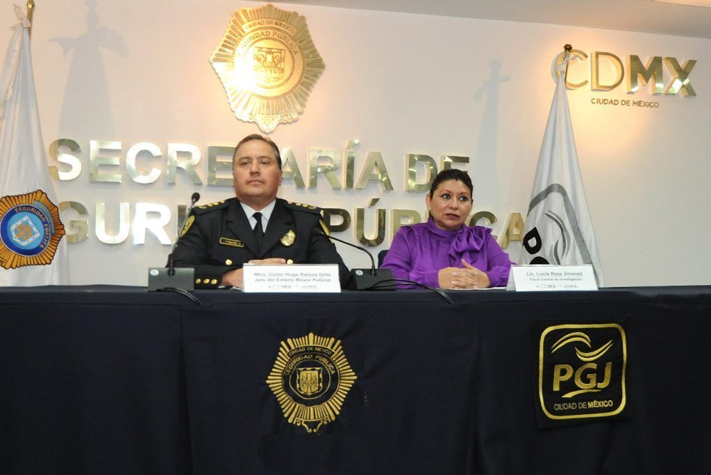 Detienen a dos por robo de Rolex en restaurante - FUNCIONARIOS-2-1024x685