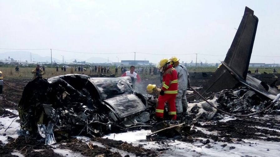 Se estrella avión en Toluca