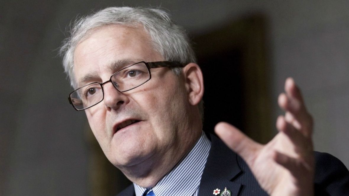 Canadá prohíbe por ley expulsar a pasajeros en vuelos sobrevendidos - Marc-Garneau