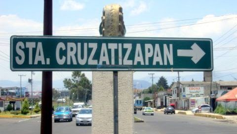 Mueren dos jóvenes tras volcadura en Santa Cruz Atizapán