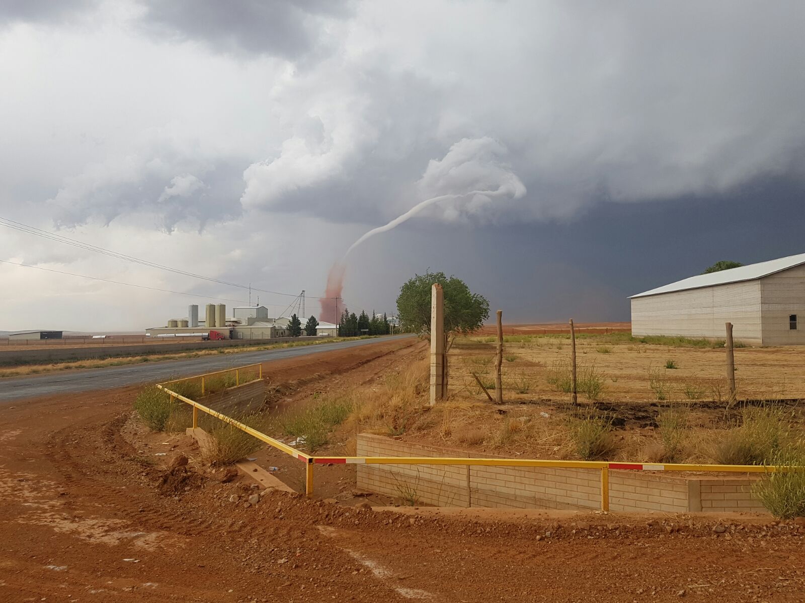 Granizada e inicio de tornado en Chihuahua