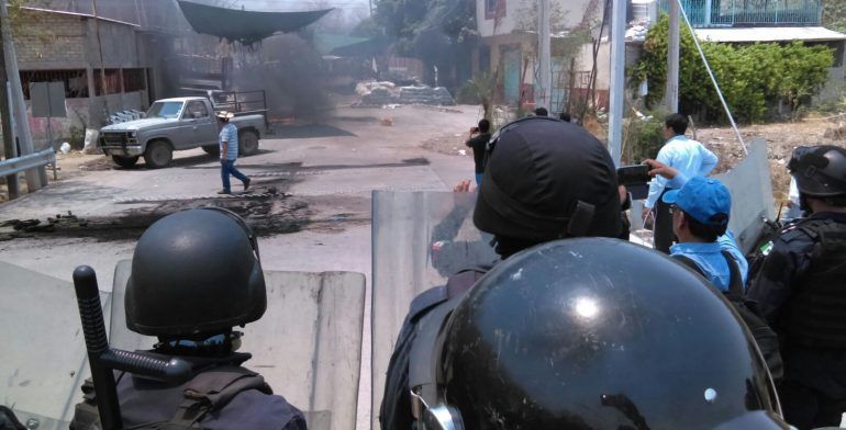 Autodefensas incendian vehículos tras enfrentamiento en Totolapan - Totolapan-2