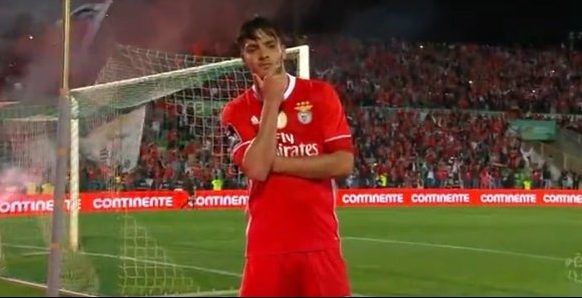 Raúl Jiménez vuelve a anotar en victoria del Benfica