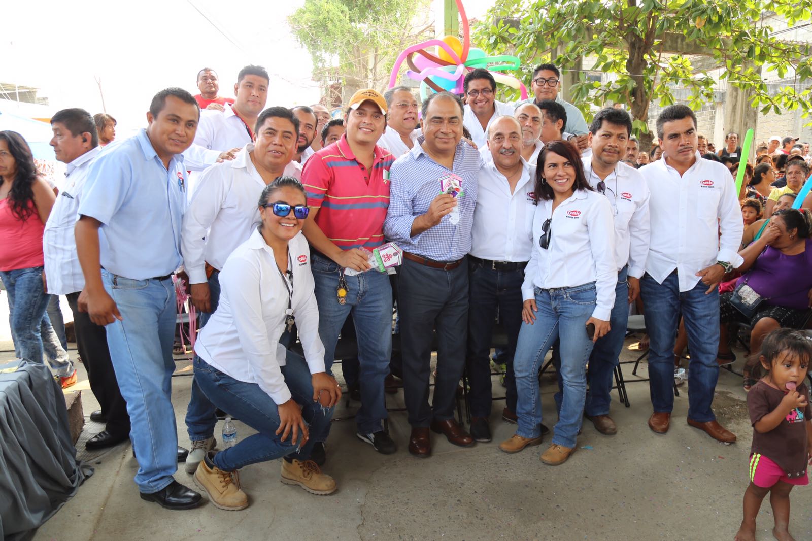 Entrega Astudillo Flores cuarta etapa del programa "Un Cuarto Más" en Acapulco - WhatsApp-Image-2017-05-10-at-12.07.27-PM