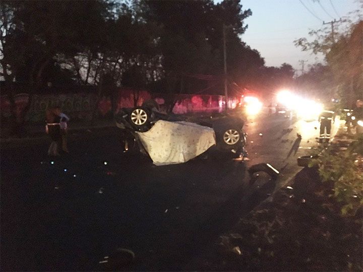 Volcadura deja dos muertos en Azcapotzalco - accidente-Azcapotzalco-2