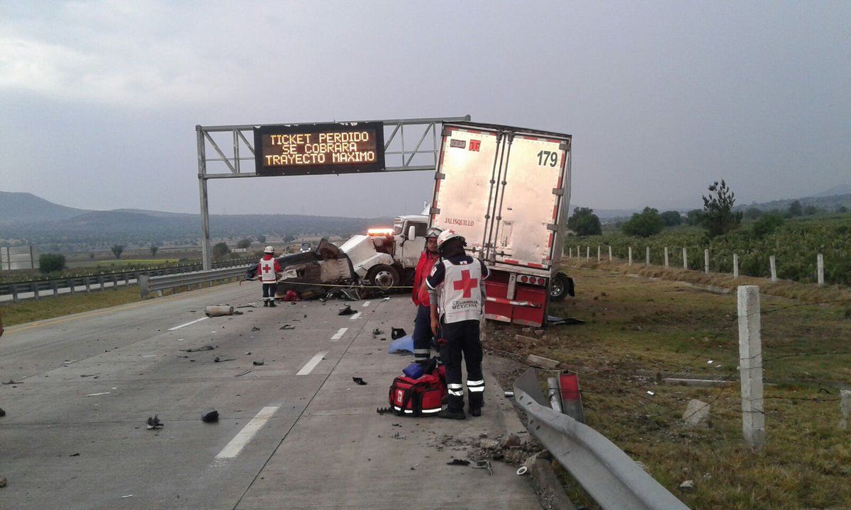 Choque en Arco Norte deja dos muertos