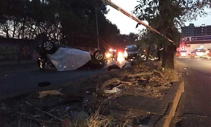 Volcadura deja dos muertos en Azcapotzalco