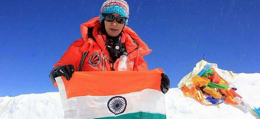 Alpinista rompe récord Guinness al escalar dos veces el monte Everest