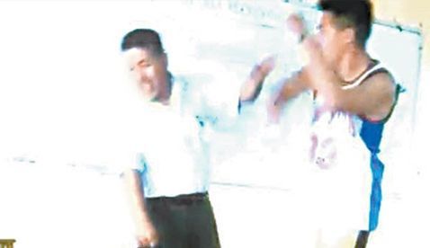 #Video Alumno de secundaria golpea a maestro en Iztapalapa