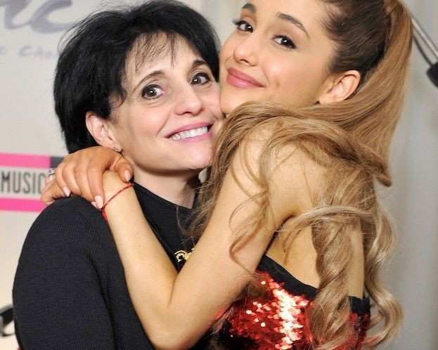 Mamá de Ariana Grande ayudó a fans a resguardarse en el camerino - ariana-grande-2