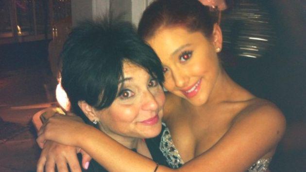 Mamá de Ariana Grande ayudó a fans a resguardarse en el camerino