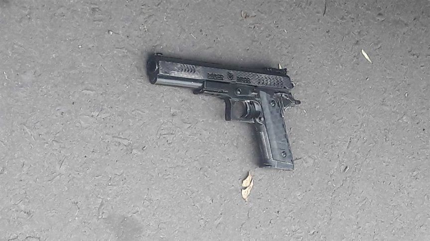 Golpean a ladrón que intentó asaltar un camión con pistola de juguete