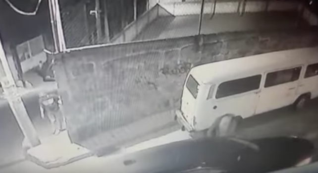 #Video Tres sujetos roban camioneta en Naucalpan #Video Tres sujetos roban camioneta en Naucalpan