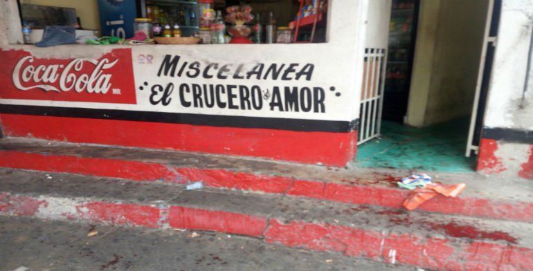 Balean a un hombre en miscelánea de Acapulco