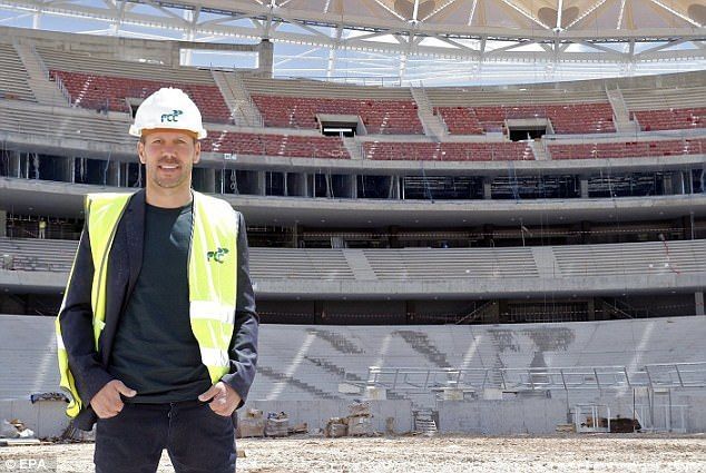 Jugadores del Atlético de Madrid visitan su nuevo estadio - atletico-de-madrid-2