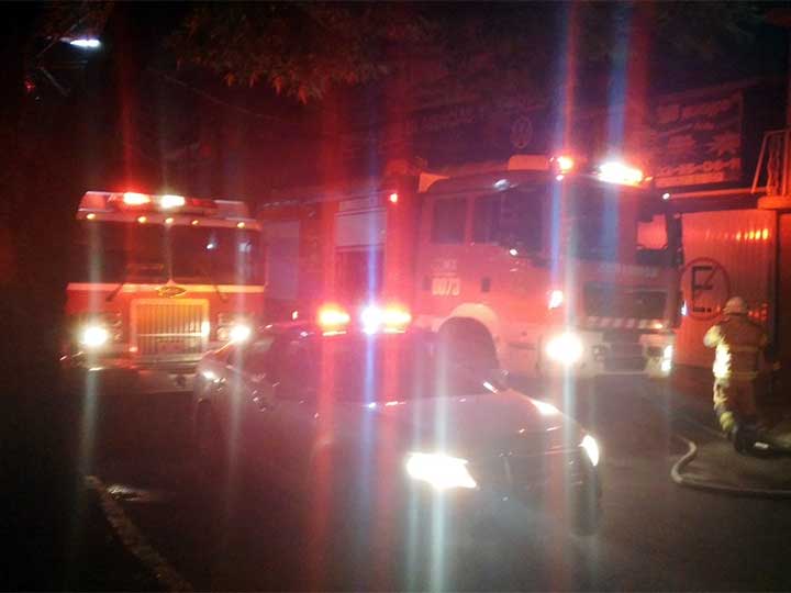 Incendio consume refaccionaria de autos en la Agrícola Oriental