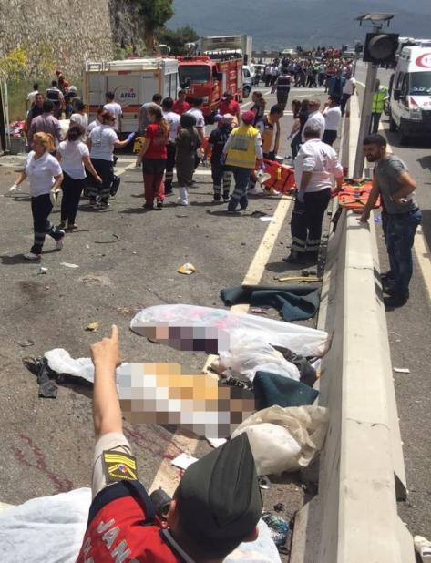 Ataque contra autobús deja al menos 26 muertos en Egipto - autobus-egipto-efe