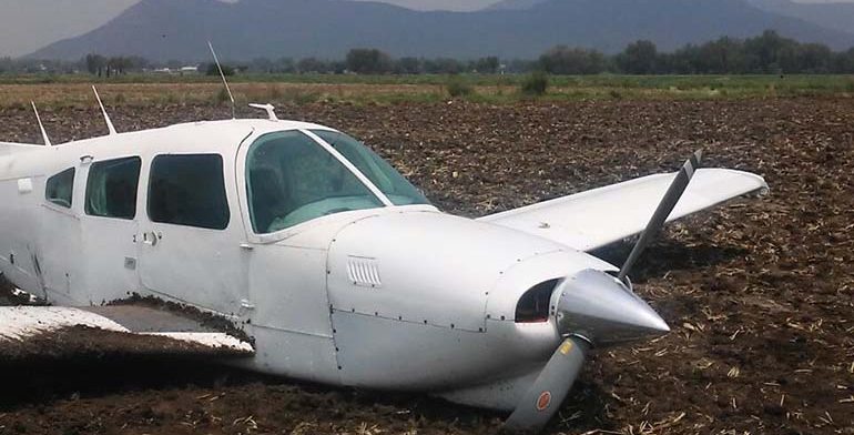 Avión pequeño aterriza de emergencia en Hidalgo