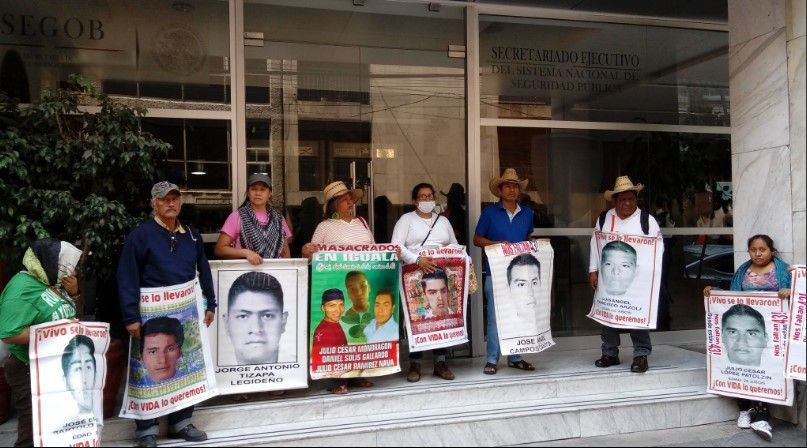 Encapuchados vandalizan oficinas del Sistema Nacional de Seguridad Pública - ayotzi-1