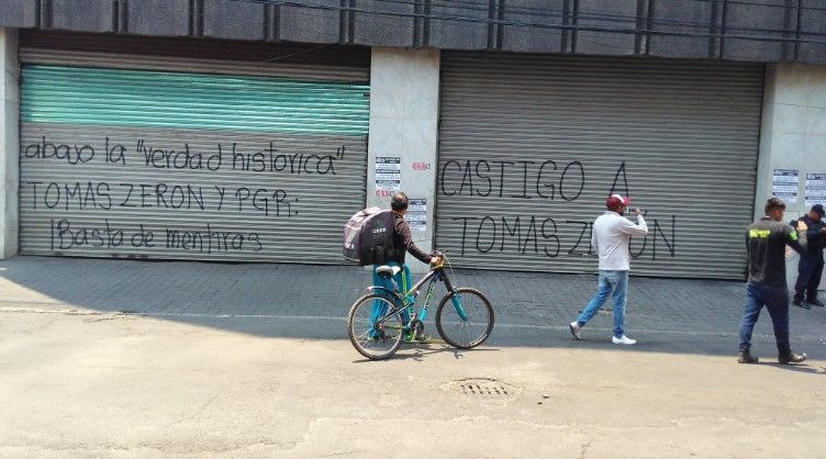 Encapuchados vandalizan oficinas del Sistema Nacional de Seguridad Pública - ayotzi-2