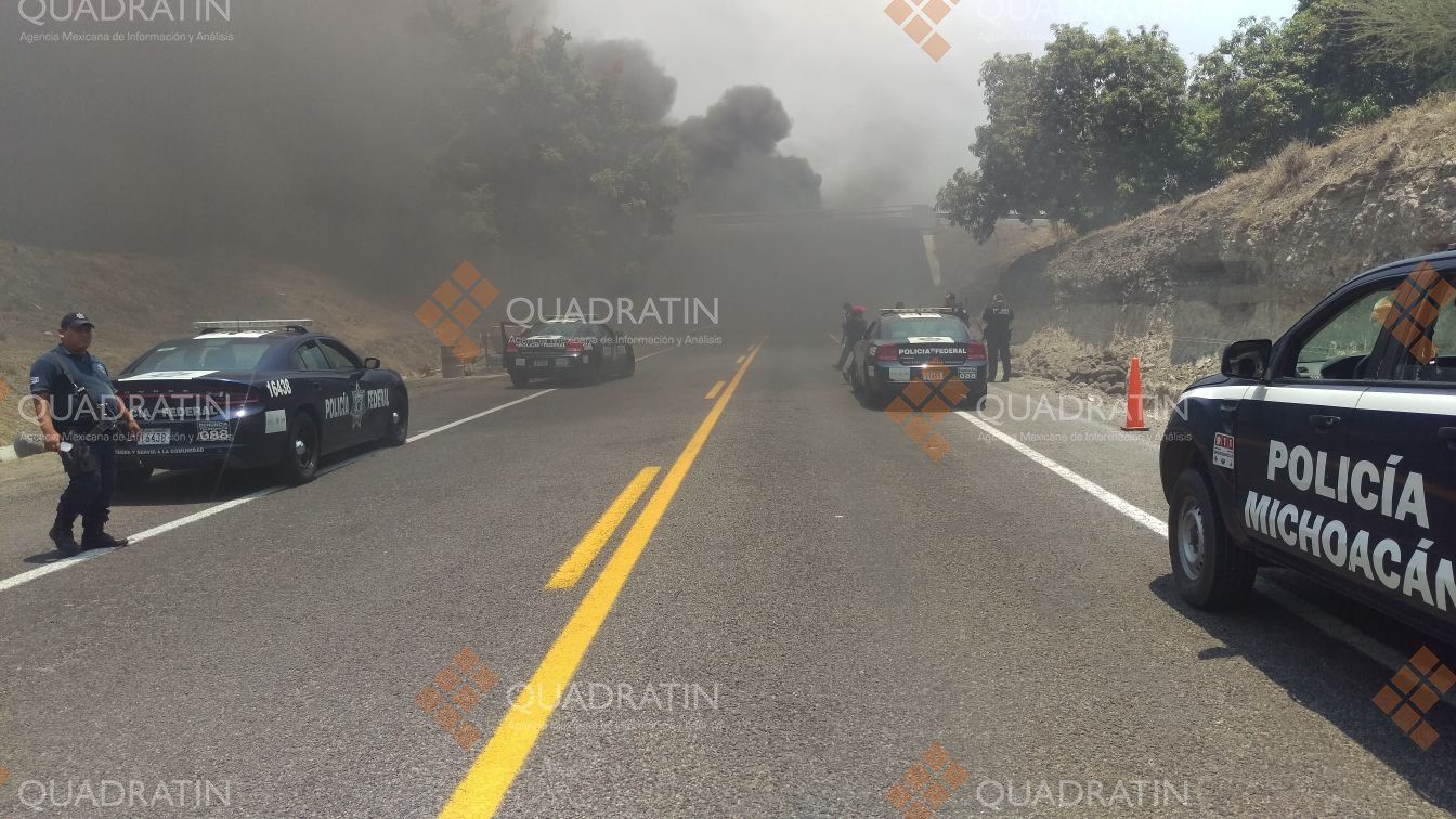 Bloqueos en la Autopista Siglo 21 por la captura de 16 criminales - bloqueo-quema-marca