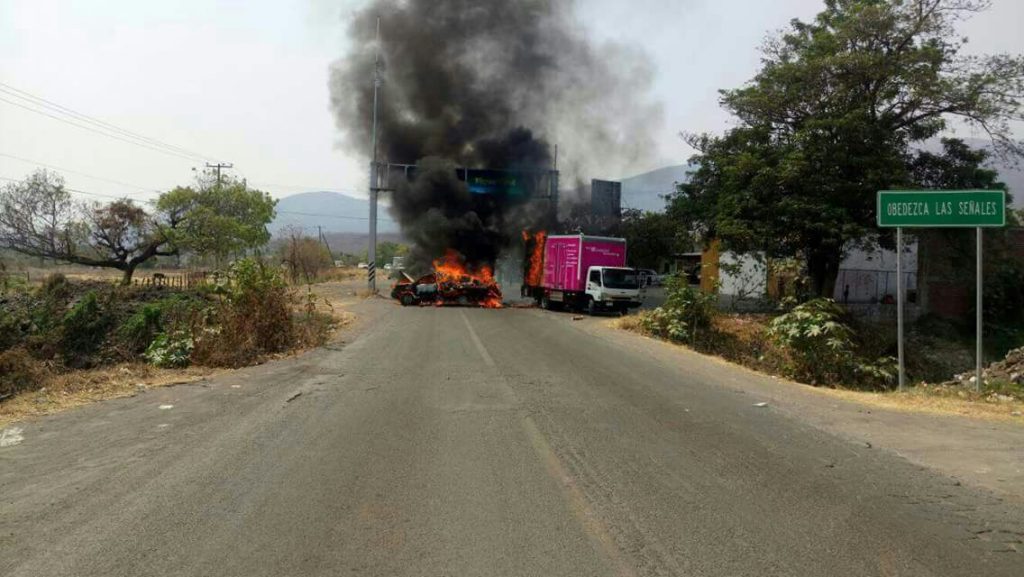 Nuevamente bloqueos en la Autopista Siglo 21 - bloqueos-1-1024x577