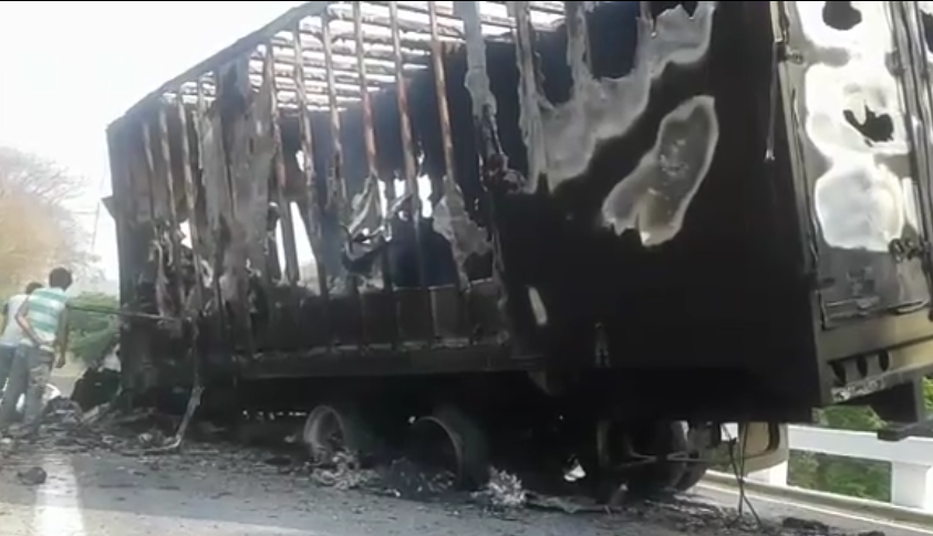 Bloquean carreteras y queman vehículos en Tierra Caliente - bloqueos-tierra-caliente-2
