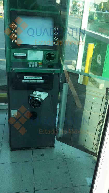 Balacera entre policías y ladrones deja cuatro heridos en Tultepec - cajero-tultepec