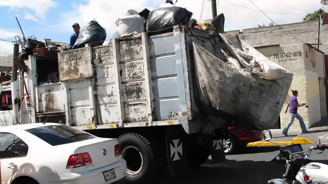 Ocho pequeños actos cotidianos que, al final, son corrupción - camion-basura