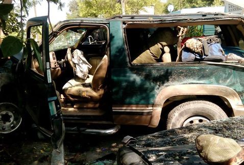 Encuentran arma y gasolina robada en camioneta volcada en Cadereyta Encuentran arma y gasolina robada en camioneta volcada en Cadereyta