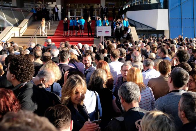 Evacúan Festival de Cannes por falsa alarma de bomba