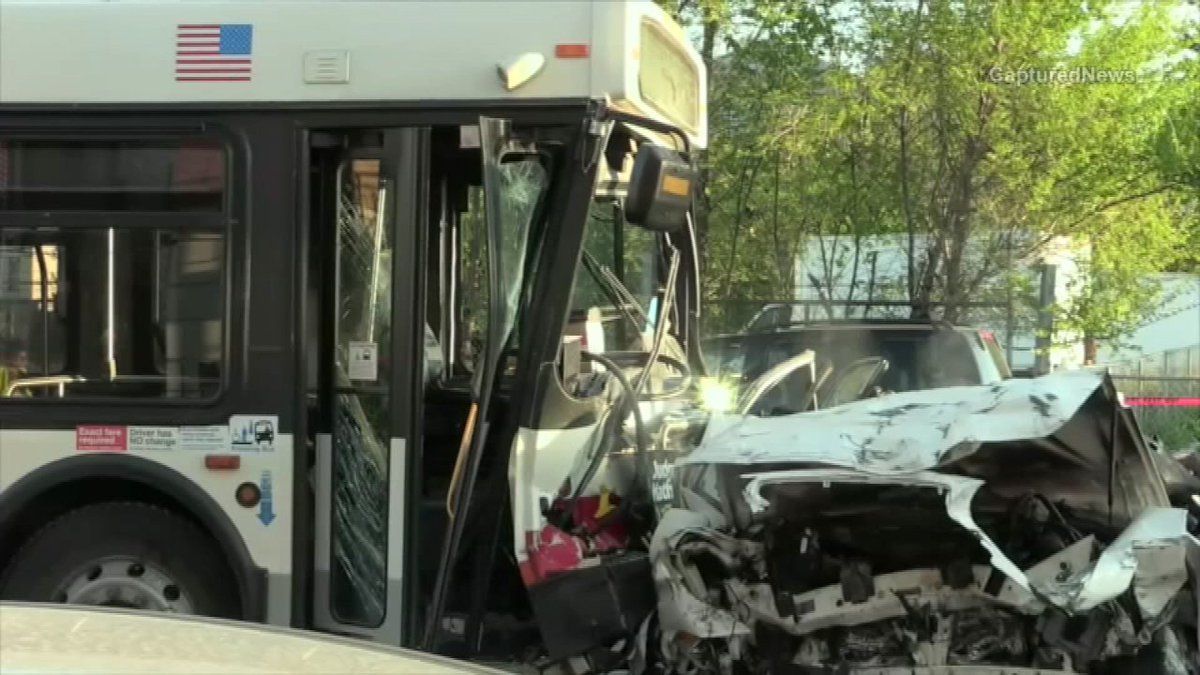 Accidente de autobús en Chicago deja cuatro muertos