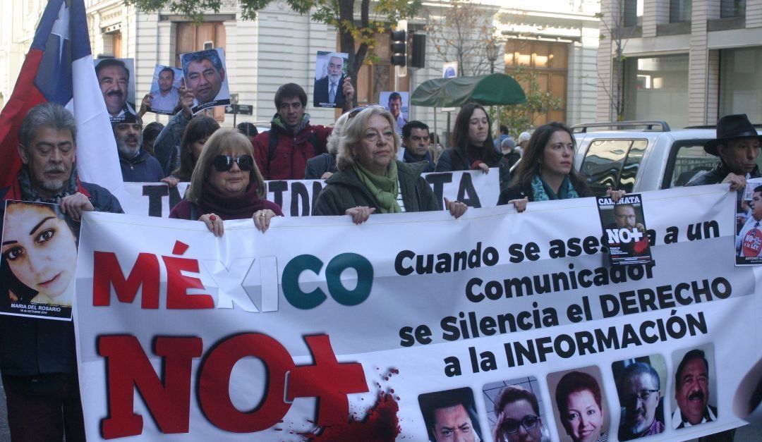 Periodistas protestan en Chile por muerte de Javier Valdez
